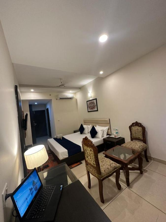 Hotel Jb Residency !! Luxurious & Royal Balcony Rooms !! Large Rooms Zirakpur Экстерьер фото