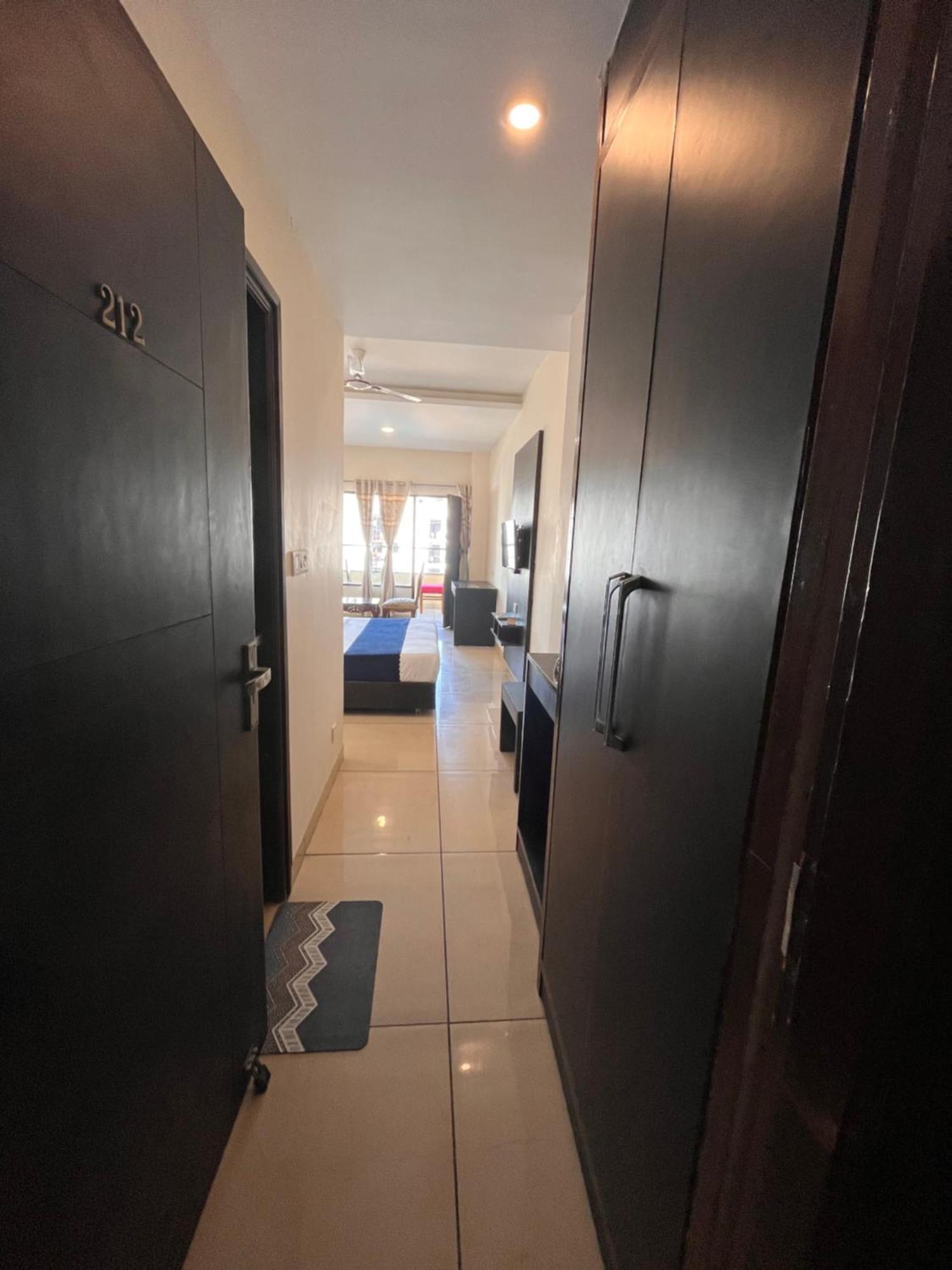 Hotel Jb Residency !! Luxurious & Royal Balcony Rooms !! Large Rooms Zirakpur Экстерьер фото
